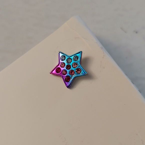 Ombre Star Earrings - Picture 4 of 5